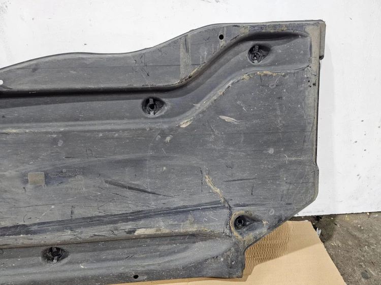 OSŁONA PŁYTA PODWOZIA PRAWA AUDI A3 8V CABRIO 5Q7825202B