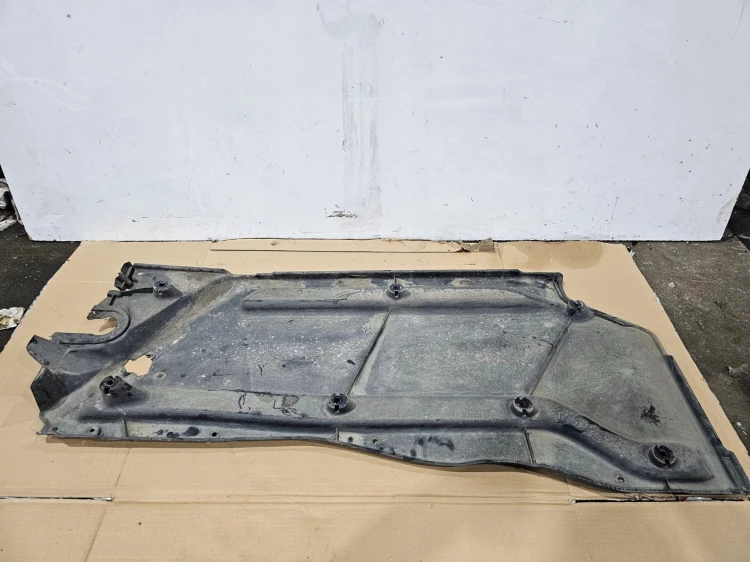 OSŁONA PŁYTA PODWOZIA PRAWA AUDI A3 8V CABRIO 5Q7825202B