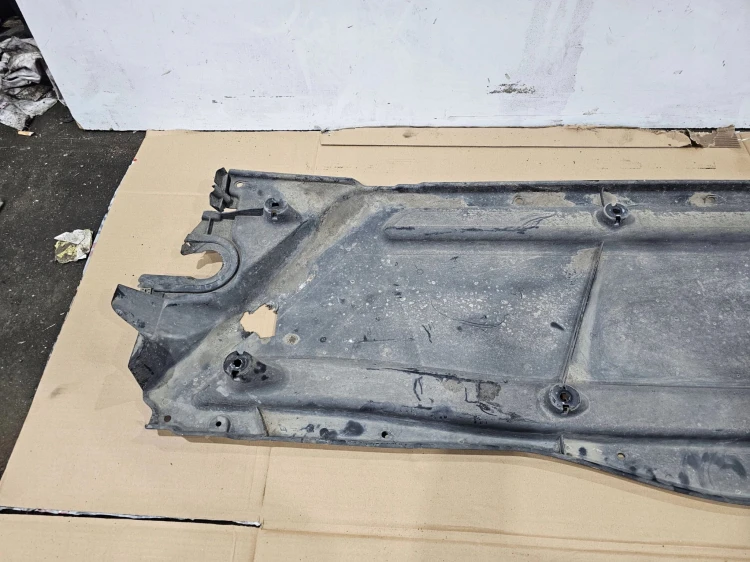 OSŁONA PŁYTA PODWOZIA PRAWA AUDI A3 8V CABRIO 5Q7825202B