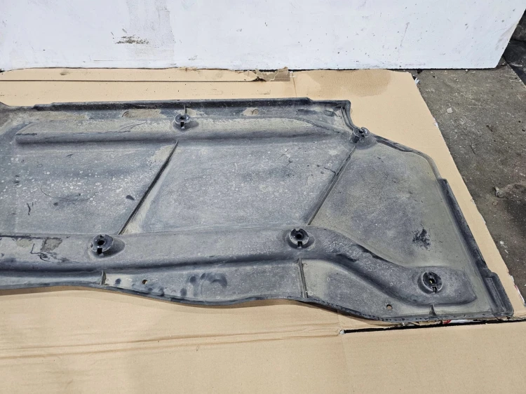 OSŁONA PŁYTA PODWOZIA PRAWA AUDI A3 8V CABRIO 5Q7825202B
