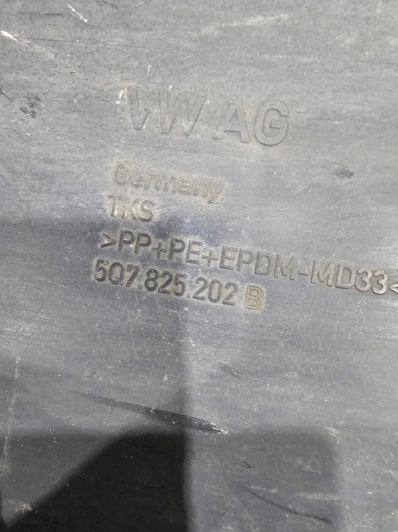 OSŁONA PŁYTA PODWOZIA PRAWA AUDI A3 8V CABRIO 5Q7825202B