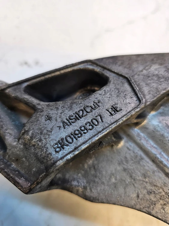 ŁAPA SILNIKA LEWA AUDI A4 B8 A5 8T Q5 8K0199307BE