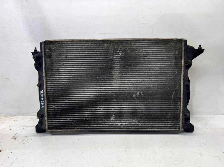 CHŁODNICA WODY AUDI A4 B7 1.9 TDI 8E0121251A