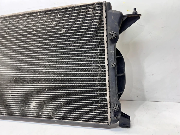 CHŁODNICA WODY AUDI A4 B7 1.9 TDI 8E0121251A