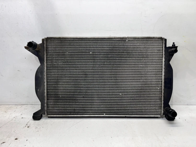 CHŁODNICA WODY AUDI A4 B7 1.9 TDI 8E0121251A