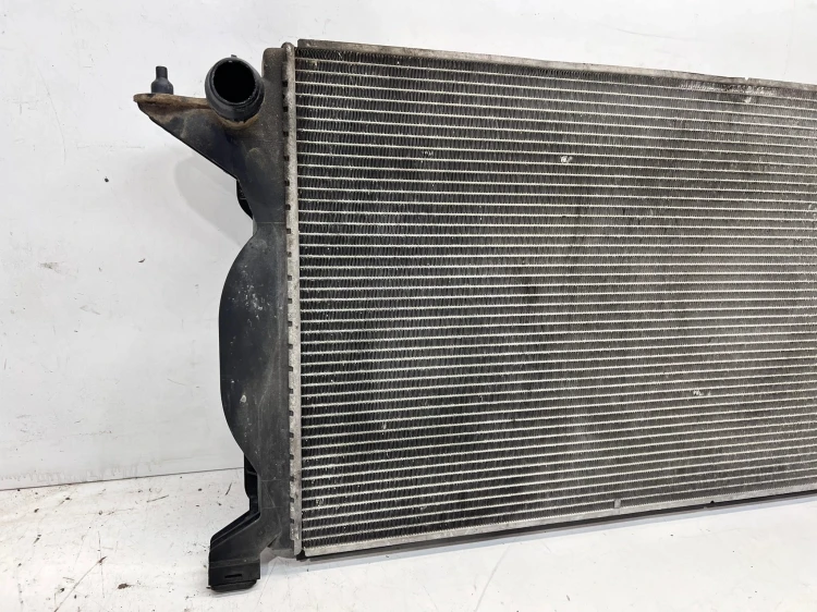 CHŁODNICA WODY AUDI A4 B7 1.9 TDI 8E0121251A