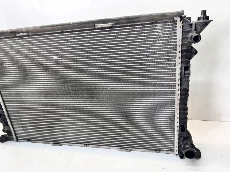 CHŁODNICA WODY AUDI A4 B8 A5 8T Q5 A6 C7 A7 8K0121251Q