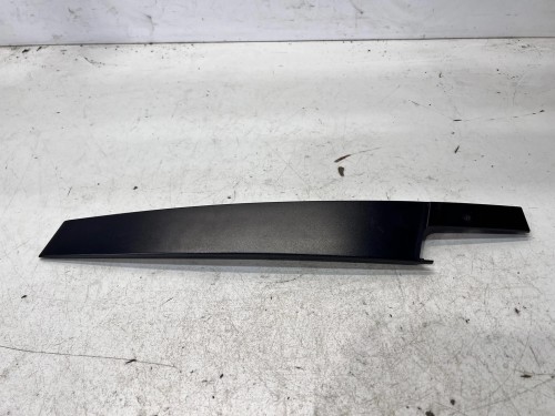 NAKŁADKA OSŁONA SŁUPKA DRZWI PRAWY PRZÓD CZARNY MAT AUDI A4 B8 8K0837902G