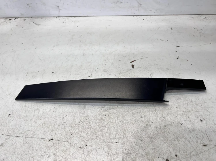 NAKŁADKA OSŁONA SŁUPKA DRZWI PRAWY PRZÓD CZARNY MAT AUDI A4 B8 8K0837902G