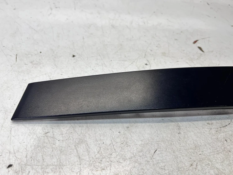 NAKŁADKA OSŁONA SŁUPKA DRZWI PRAWY PRZÓD CZARNY MAT AUDI A4 B8 8K0837902G