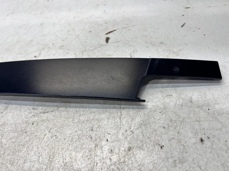 NAKŁADKA OSŁONA SŁUPKA DRZWI PRAWY PRZÓD CZARNY MAT AUDI A4 B8 8K0837902G