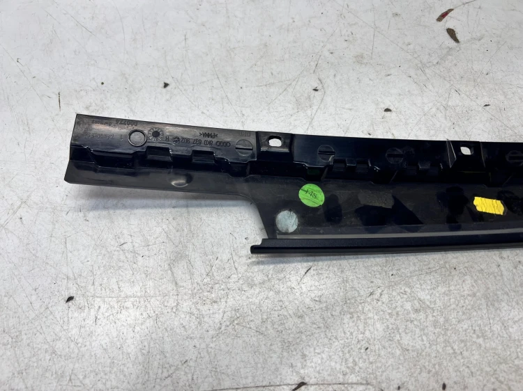 NAKŁADKA OSŁONA SŁUPKA DRZWI PRAWY PRZÓD CZARNY MAT AUDI A4 B8 8K0837902G