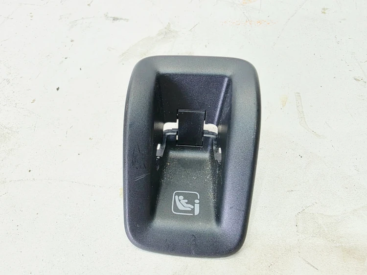 ZAŚLEPKA MOCOWANIA ISOFIX TYŁ AUDI A6 C8 4K0887233A
