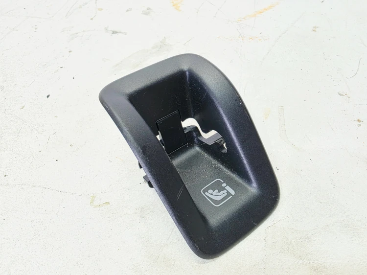 ZAŚLEPKA MOCOWANIA ISOFIX TYŁ AUDI A6 C8 4K0887233A