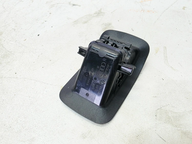 ZAŚLEPKA MOCOWANIA ISOFIX TYŁ AUDI A6 C8 4K0887233A