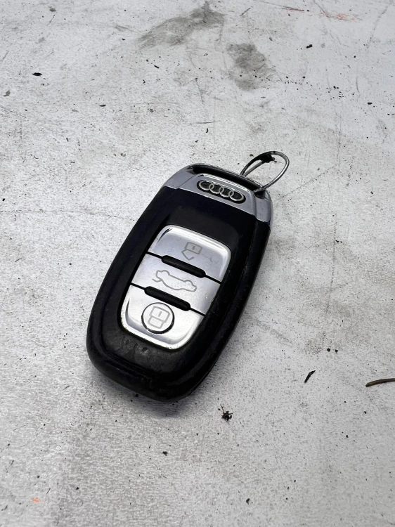 KLUCZYK PILOT AUDI A4 B8 A5 8T Q5 8R 8T0959754D 1/26