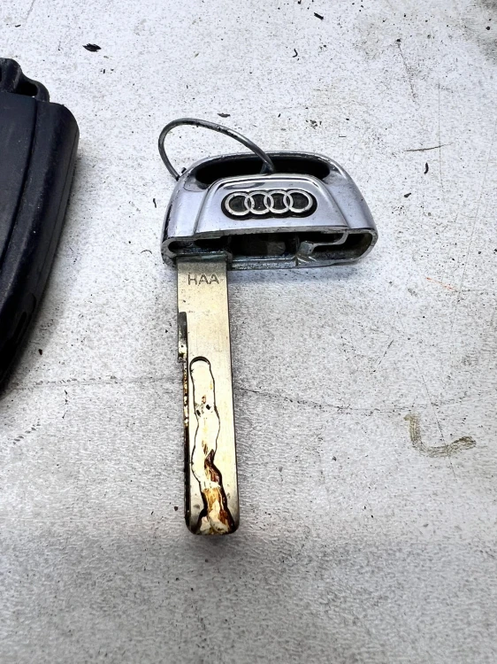KLUCZYK PILOT AUDI A4 B8 A5 8T Q5 8R 8T0959754D 1/26