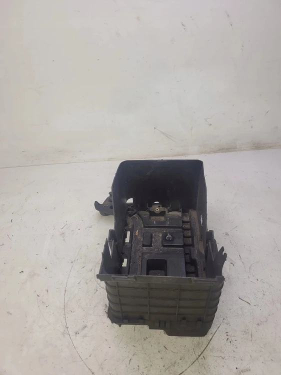 PODSTAWA AKUMULATORA AUDI A3 Q3 1K0915333H