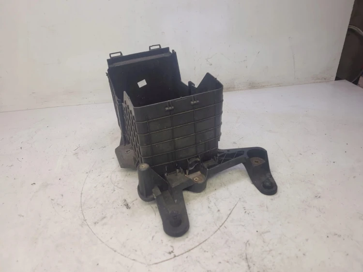 PODSTAWA AKUMULATORA AUDI A3 Q3 1K0915333H