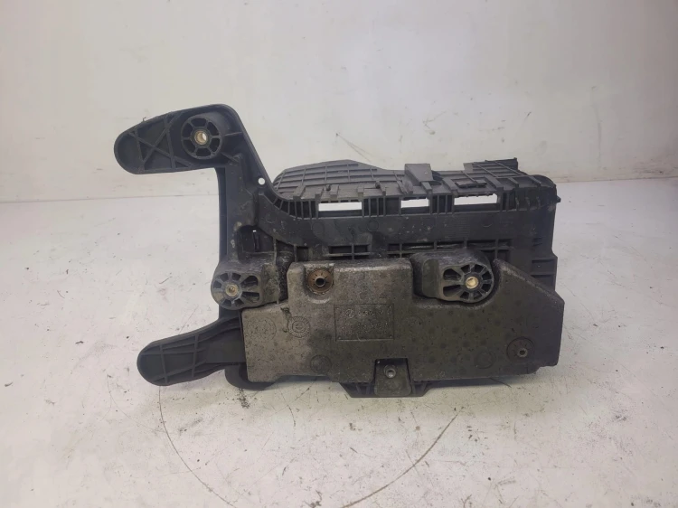 PODSTAWA AKUMULATORA AUDI A3 Q3 1K0915333H
