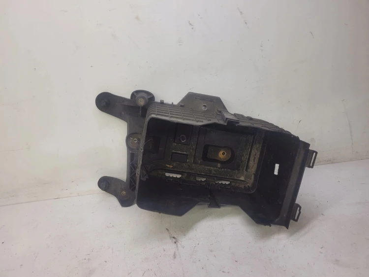 PODSTAWA AKUMULATORA AUDI A3 Q3 1K0915333H