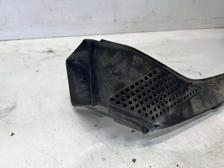 WLOT DOLOT POWIETRZA AUDI A4 B9 A5 8W 8W0129618A