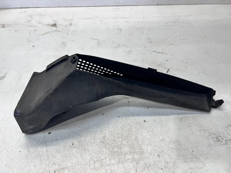 WLOT DOLOT POWIETRZA AUDI A4 B9 A5 8W 8W0129618A