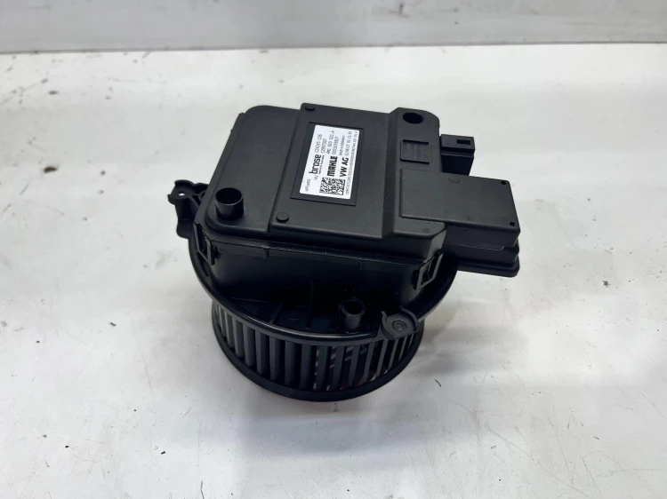 WENTYLATOR DMUCHAWY NAGRZEWNICY AUDI A4 B9 A5 8W Q7 4M 4M1820021A