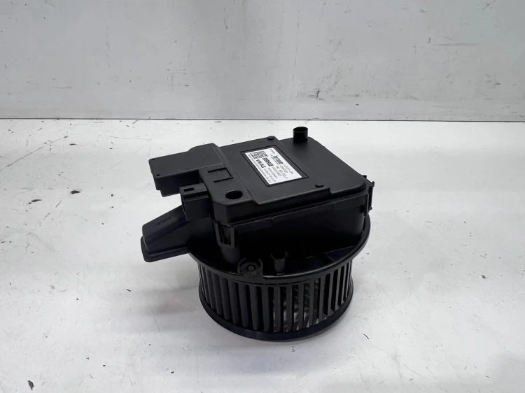 WENTYLATOR DMUCHAWY NAGRZEWNICY AUDI A4 B9 A5 8W Q7 4M 4M1820021A