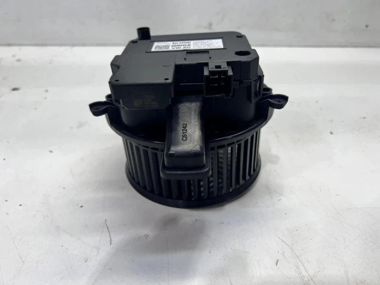 WENTYLATOR DMUCHAWY NAGRZEWNICY AUDI A4 B9 A5 8W Q7 4M 4M1820021A