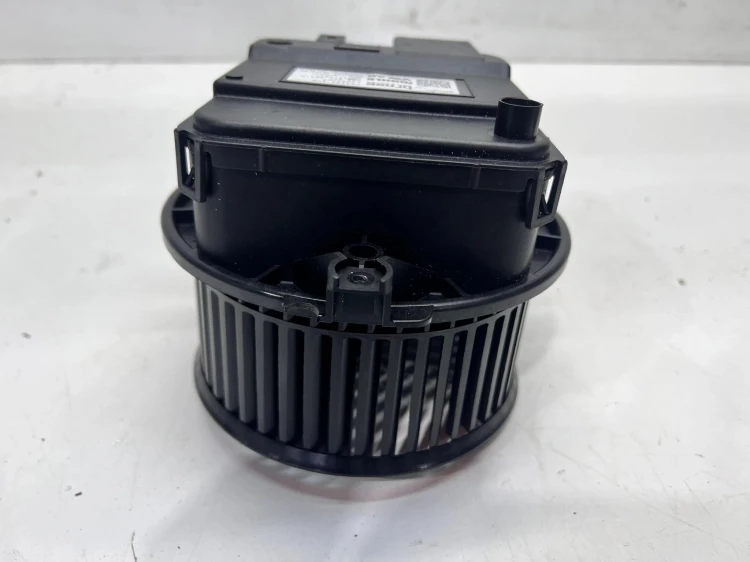 WENTYLATOR DMUCHAWY NAGRZEWNICY AUDI A4 B9 A5 8W Q7 4M 4M1820021A