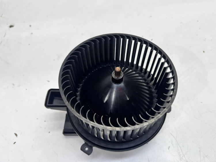WENTYLATOR DMUCHAWY NAGRZEWNICY AUDI A4 B9 A5 8W Q7 4M 4M1820021A