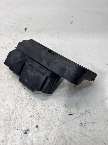 KLEMA PLUSOWA AUDI A4 B9 A5 8W0915459E