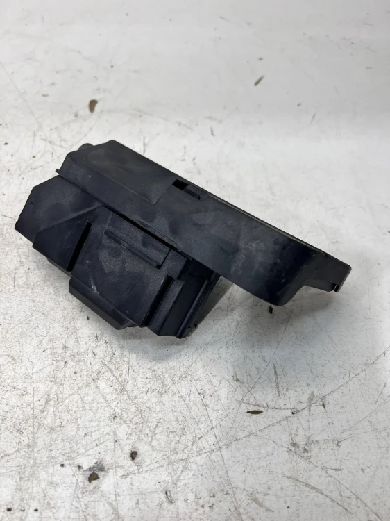 KLEMA PLUSOWA AUDI A4 B9 A5 8W0915459E
