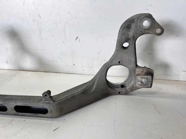 PODPORA MOCOWANIE SILNIKA PRAWA AUDI Q7 4L 7L0199207A