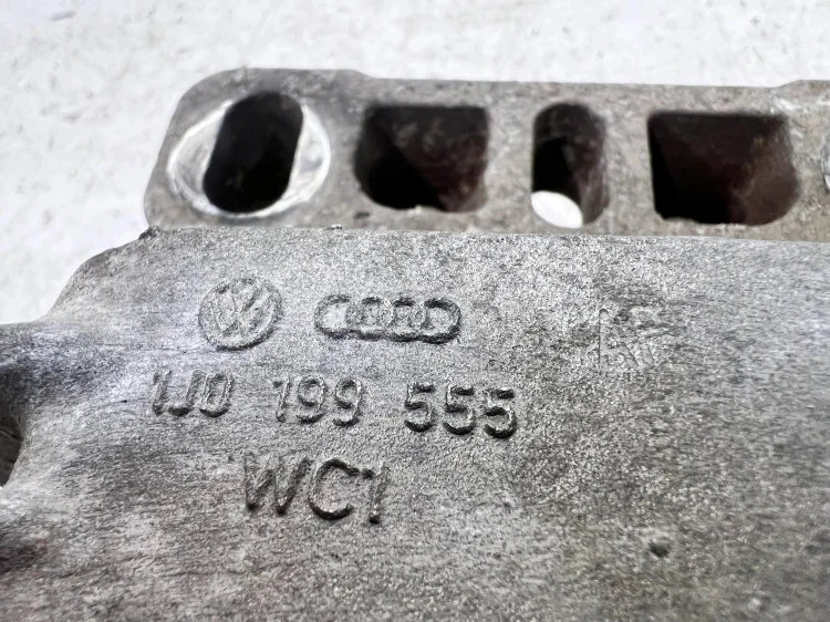 ŁAPA PODPORA MOCOWANIE SILNIKA AUDI A3 8L 1.9 TDI 1J0199555AP
