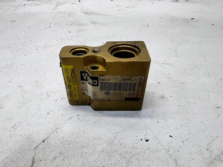 ZAWÓR ROZPRĘŻNY KLIMATYZACJI AUDI A3 8L 6N0820679C