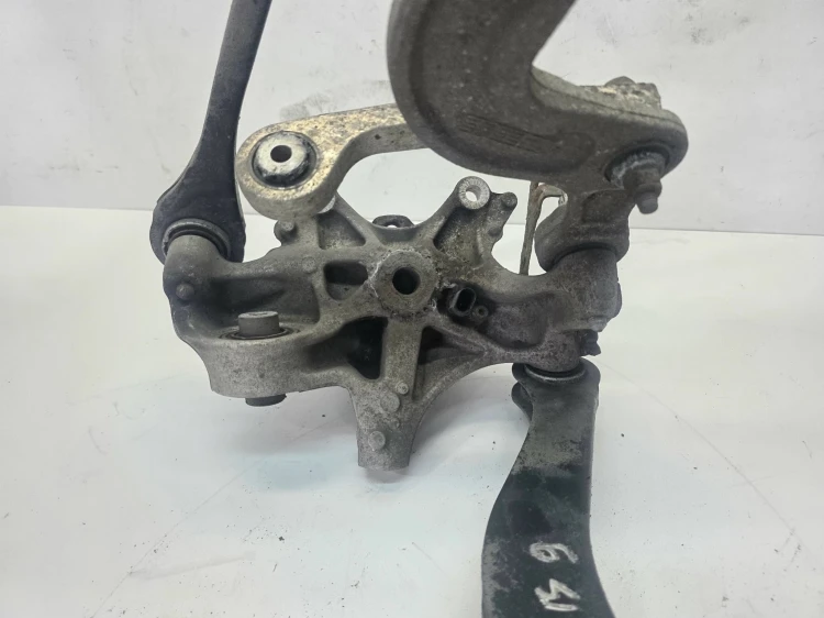 ZWROTNICA WAHACZE PIASTA PRAWY TYŁ AUDI A4 B9 A5 8W 8W0505432T 8W0505460F 2