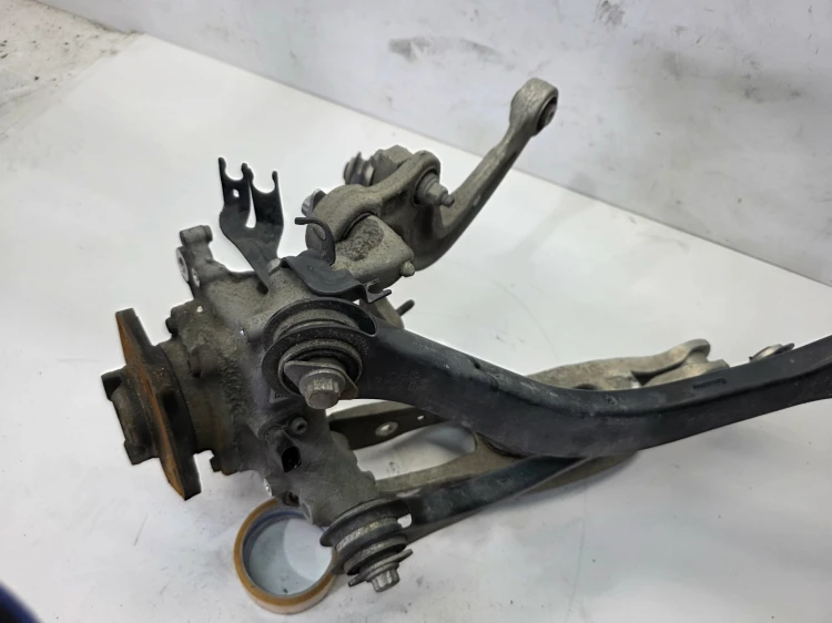 ZWROTNICA WAHACZE PIASTA LEWY TYŁ AUDI A4 B9 A5 8W 8W0505435AA 8W0505459D