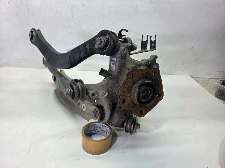 ZWROTNICA WAHACZE PIASTA PRAWY TYŁ AUDI A4 B9 A5 8W 8W0505436AA 8W0505460D