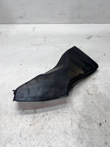 WLOT DOLOT POWIETRZA AUDI A4 B6 8E0129618G
