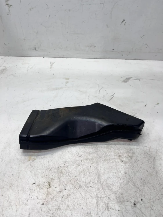 WLOT DOLOT POWIETRZA AUDI A4 B6 8E0129618G
