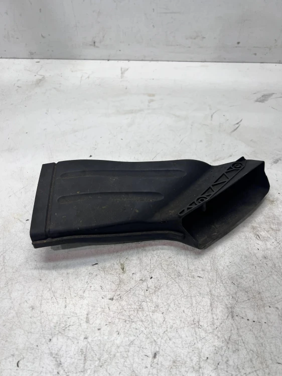 WLOT DOLOT POWIETRZA AUDI A4 B6 8E0129618G