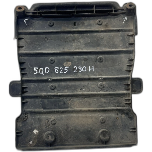 OSŁONA PŁYTA PODWOZIA AUDI A3 8V VOLKSWAGEN SEAT SKODA 5Q0825230H 61/26