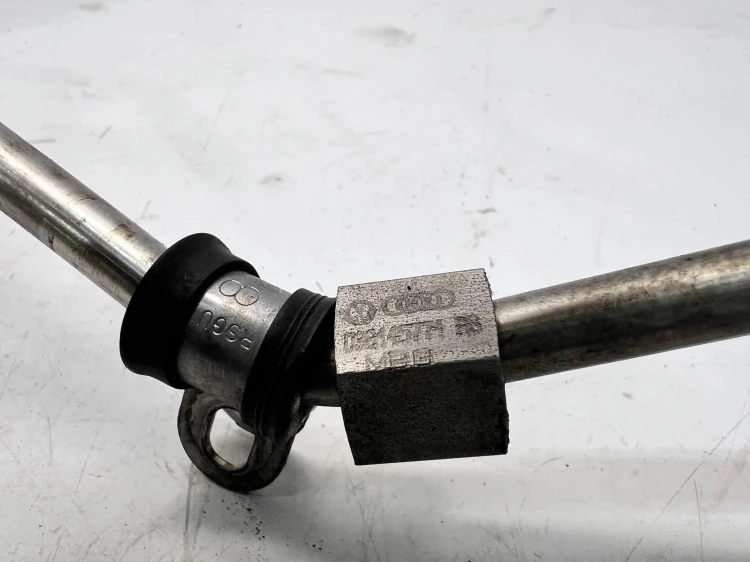 PRZEWÓD OLEJU TURBOSPRĘŻARKI AUDI 1.9 TDI 038145771AB
