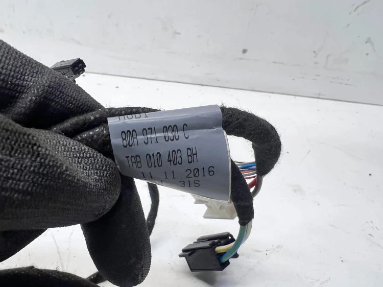 WIĄZKA DRZWI PRAWY PRZÓD AUDI Q5 FY 80A971030C