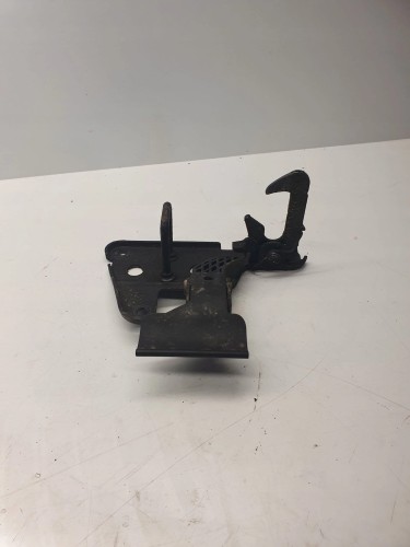 ZAMEK MASKI RYGIEL AUDI A6 C6 LIFT 4F0823480B