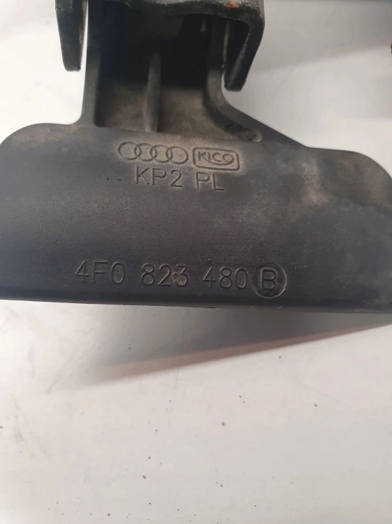 ZAMEK MASKI RYGIEL AUDI A6 C6 LIFT 4F0823480B
