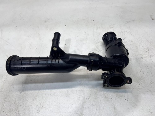OBUDOWA TERMOSTATU AUDI A4 B9 A5 2.0 TDI 04L121111H
