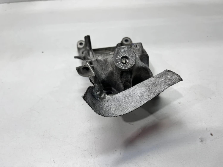 ŁAPA PODPORA SILNIKA PRAWA AUDI Q5 FY 2.0 TFSI 80A199308A